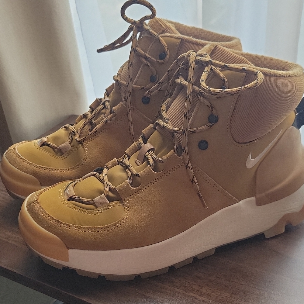 Nike Brown High-Top Boots